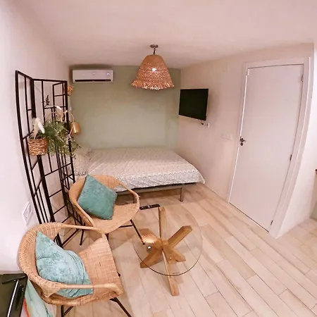 Cozy In Vinaros, With Terrace - 32 M²
