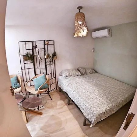 Cozy In Vinaros, With Terrace - 32 M² *