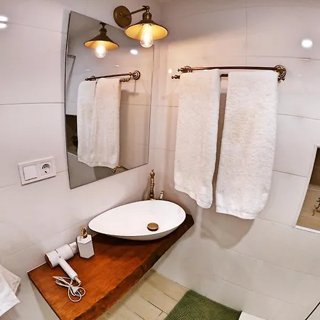 Cozy In Vinaros, With Terrace - 32 M² *