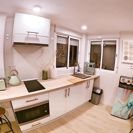 Cozy In Vinaros, With Terrace - 32 M²