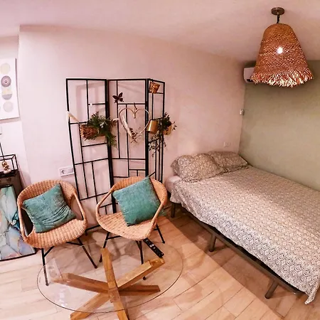 Cozy In Vinaros, With Terrace - 32 M²