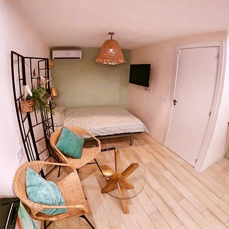 Cozy In Vinaros, With Terrace - 32 M² *