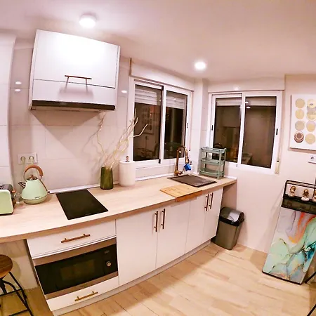 Cozy In Vinaros, With Terrace - 32 M²